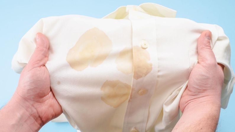 How to Remove Oil Stains From Clothes